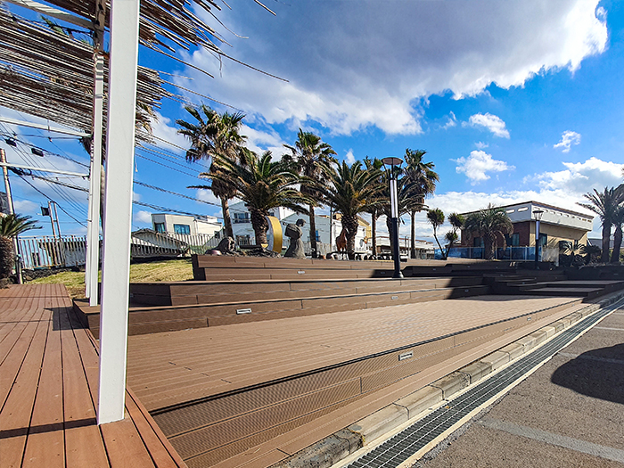 제주도 애월스테이 인 제주 합성목재 데크 4.JPG