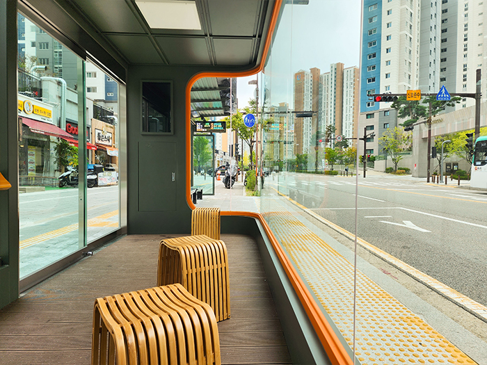 경기도 화성시 송산그린시티 버스정류장 합성목재 데크 4.jpg