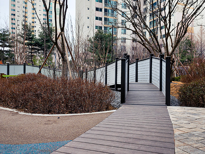 경기도 고양시 롯데캐슬엘클라씨아파트 합성목재 데크 3.JPG