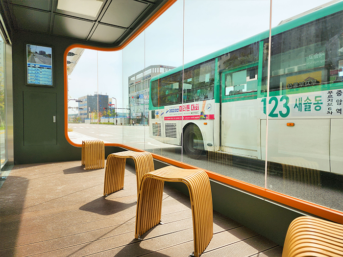 경기도 화성시 송산그린시티 버스정류장 합성목재 데크 1.jpg