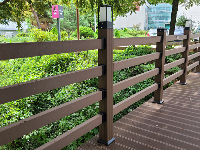 전라북도 전주시 전주대학교 합성목재 휀스 1.jpg