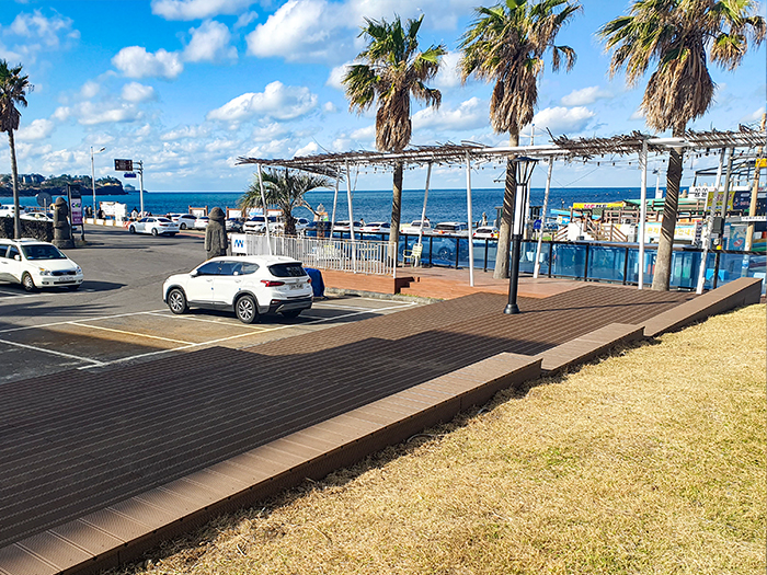 제주도 애월스테이 인 제주 합성목재 데크 2.JPG