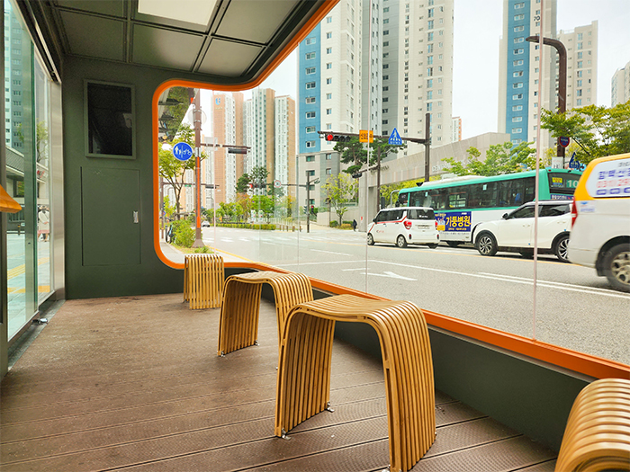 경기도 화성시 송산그린시티 버스정류장 합성목재 데크 2.jpg