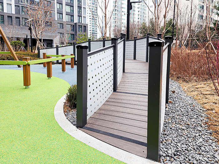 경기도 고양시 롯데캐슬엘클라씨아파트 합성목재 데크 6.JPG