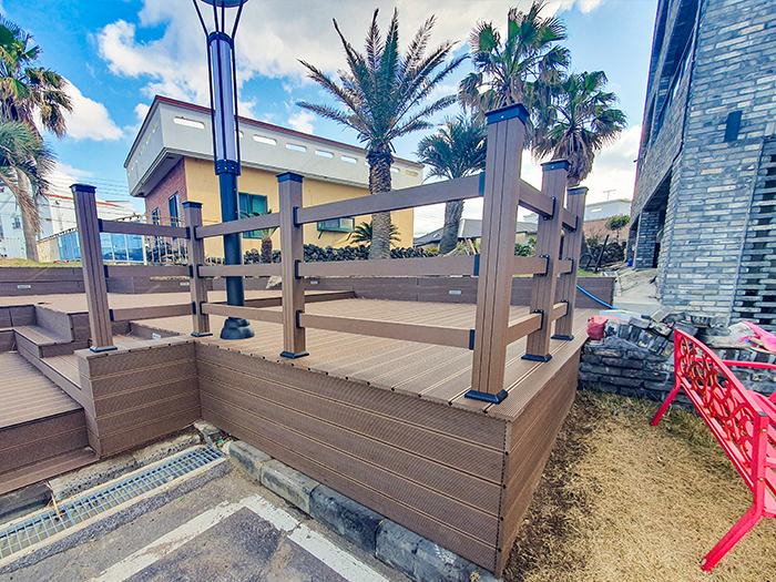 제주도 애월스테이 인 제주 합성목재 휀스 3.jpg