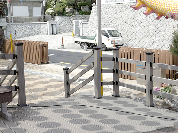 서울특별시 성룡사 합성목재 휀스 5.jpg