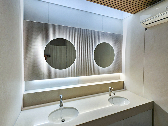 부산 자동차공장 직원화장실 N보드 1.jpg