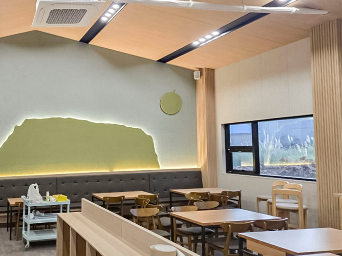 제주시 칼국수 가게 합성목재 루바월 3.jpg