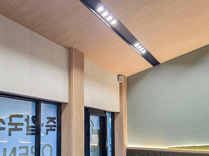 제주시 칼국수 가게 합성목재 루바월 2.jpg